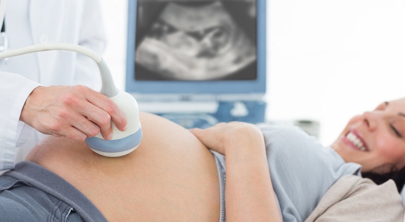Siêu âm 4D là kỹ thuật chẩn đoán hình ảnh không xâm lấn nên áp lực từ đầu dò lên khu vực cần kiểm tra không gây cảm giác đau hay khó chịu cho người bệnh.