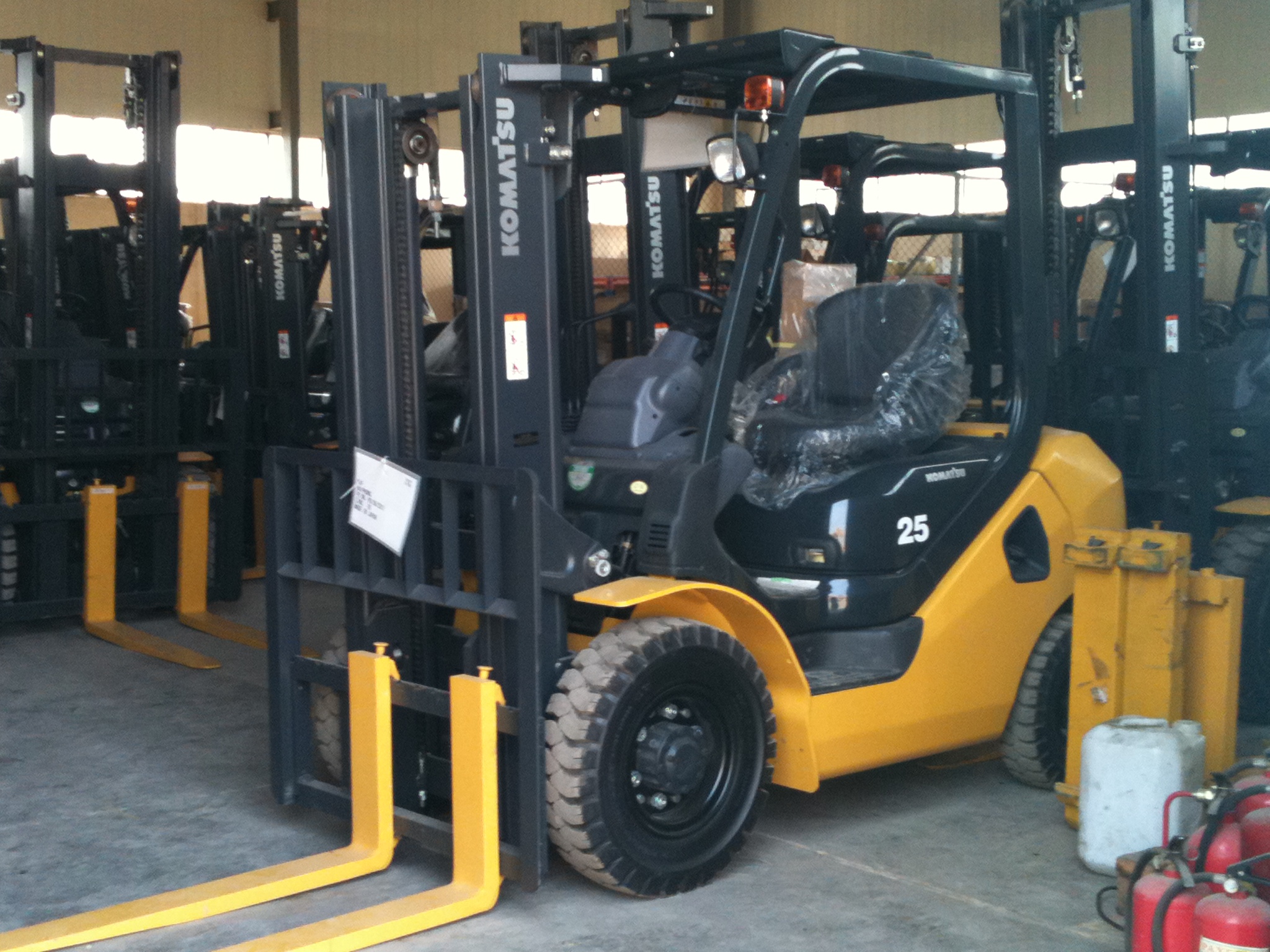 Báo giá xe nâng dầu Komatsu 2.5-3.0 tấn mới 100%