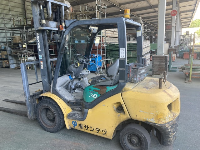 Xe nâng dầu KOMATSU 3.0 tấn FD30T-15 Seri 571633, sản xuất năm 2002