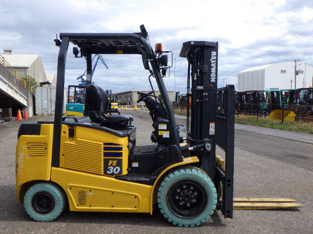 Xe nâng điện Komatsu 3 tấn FE30-1 sx 2018