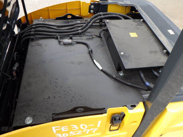 Xe nâng điện Komatsu 3 tấn FE30-1 sx 2018
