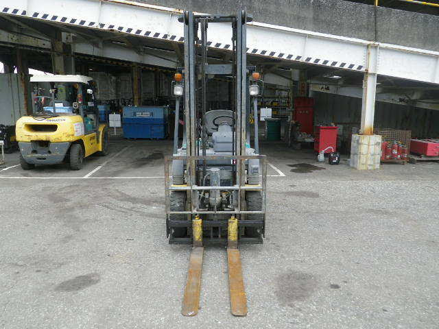 Xe nâng dầu Komatsu 1.5 tấn gật gù, sx 2008
