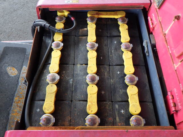 Xe nâng điện Nichiyu 700kg sản xuất 2010