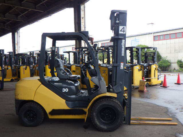 Xe nâng dầu KOMATSU 3.0 tấn FD30C-17 Seri 331160, Sx năm 2014 (1)