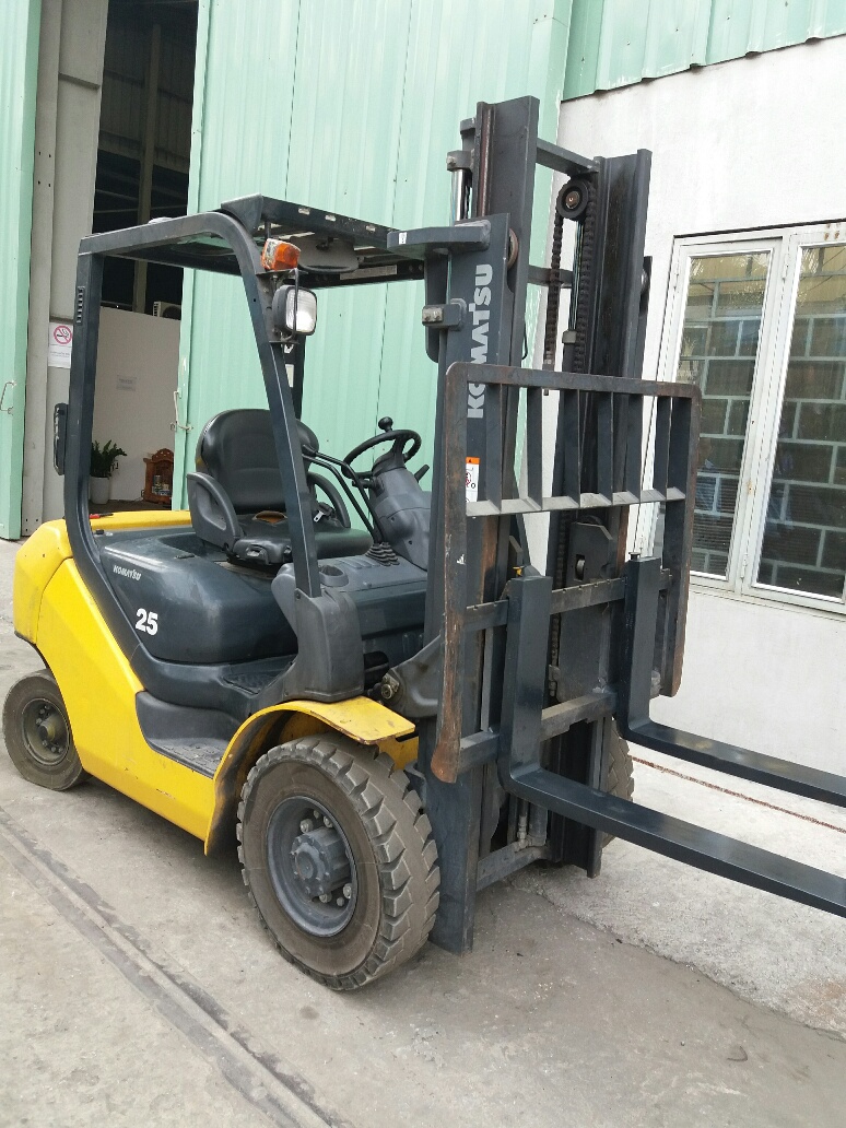 Giá Xe nâng Komatsu 2.5 tấn đã qua sử dụng.