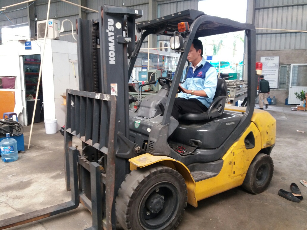 Giá Xe nâng Komatsu 2.5 tấn đã qua sử dụng.