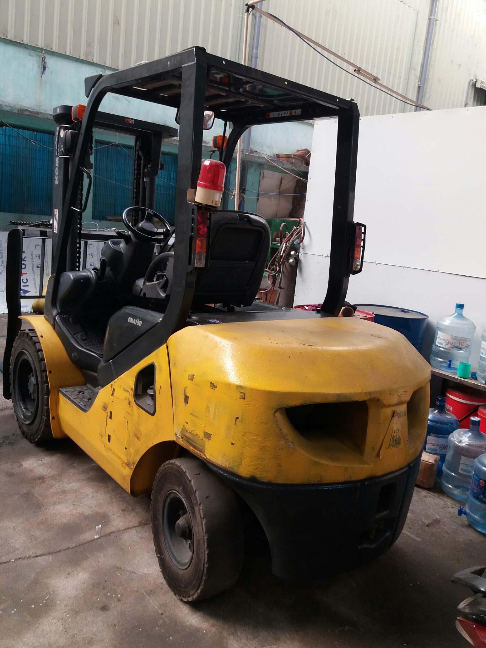 Giá Xe nâng Komatsu 2.5 tấn đã qua sử dụng.