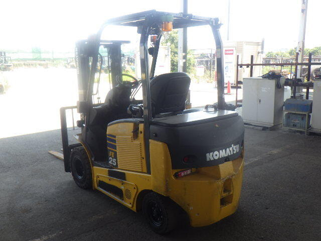 Xe nâng điện KOMATSU 2.5 tấn FE25-1 Seri 309377, Sx năm 2020