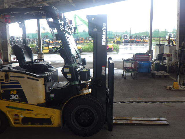 Xe nâng điện Komatsu 3.0 tấn FB30-12 (102426) sản xuất năm 2013