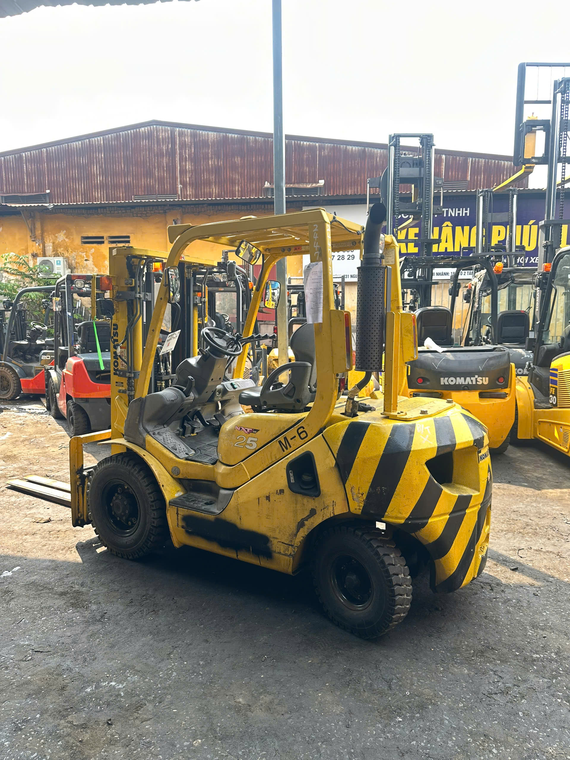 Xe nâng dầu Komatsu 2.5 tấn FD25T-16 (720729), sản xuất năm 2006