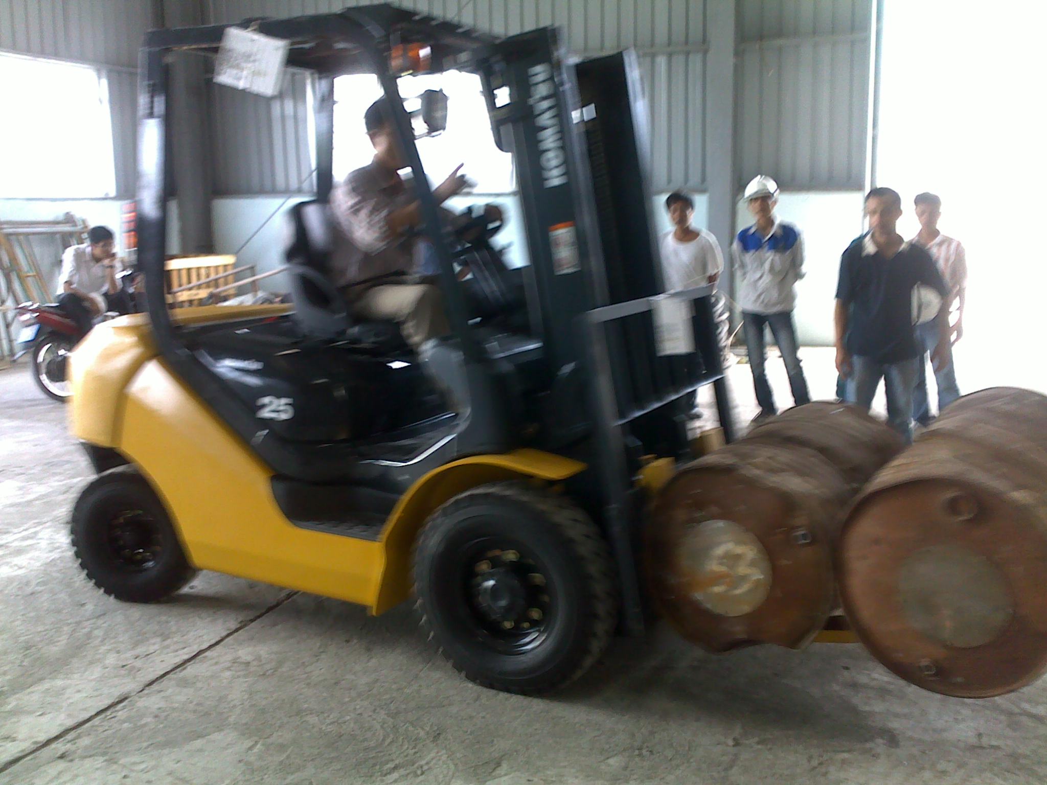 xe nâng Xăng - Gas Komatsu FG25T-17