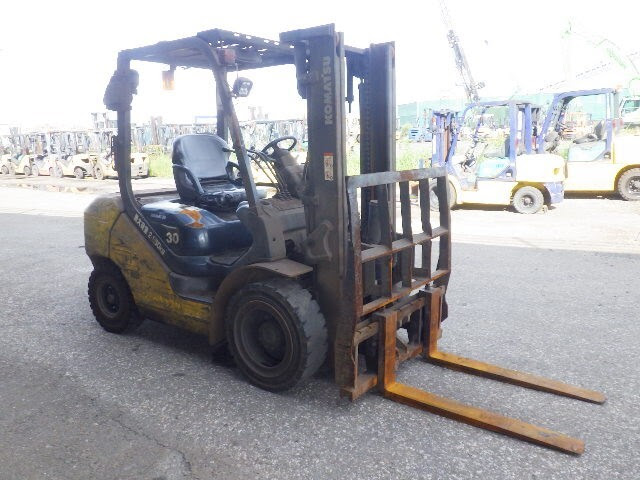 Xe nâng dầu KOMATSU 3.0 tấn FD30T-17 Seri 323866, sản xuất năm 2013
