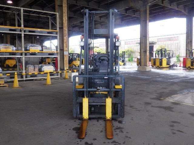 Xe nâng xăng Komatsu 2 tấn FG20C-16 (712066), sản xuất năm 2006