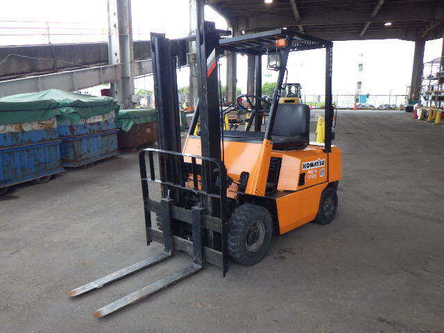 Xe nâng xăng Komatsu 2.5 tấn FG15L (130909)