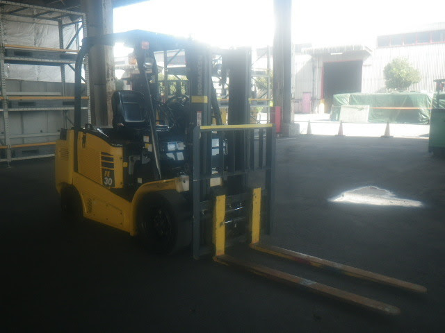 xe nâng điện Komatsu 3.0 tấn FE30-1- 2016