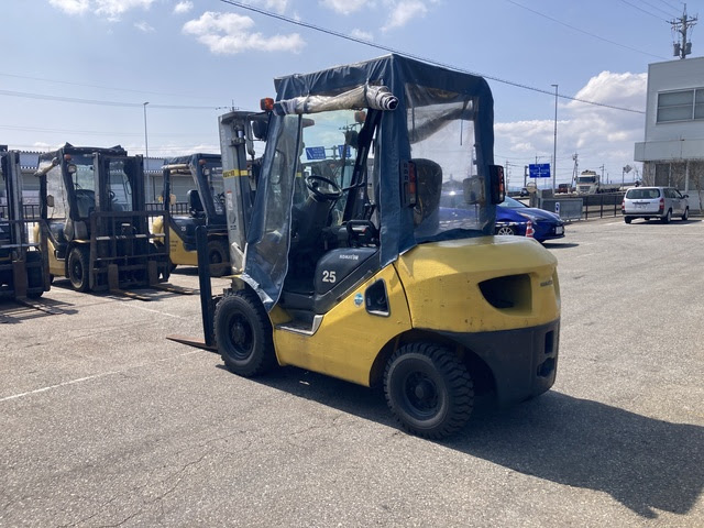 Xe nâng dầu Komatsu 2.5 tấn  FD25HT-17 sản xuất năm 2013