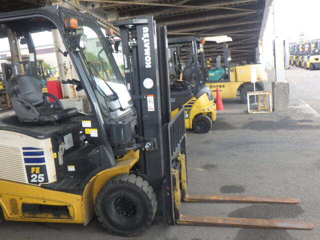 Xe nâng điện Komatsu 2.5 tấn FE25-300120, năm 2014