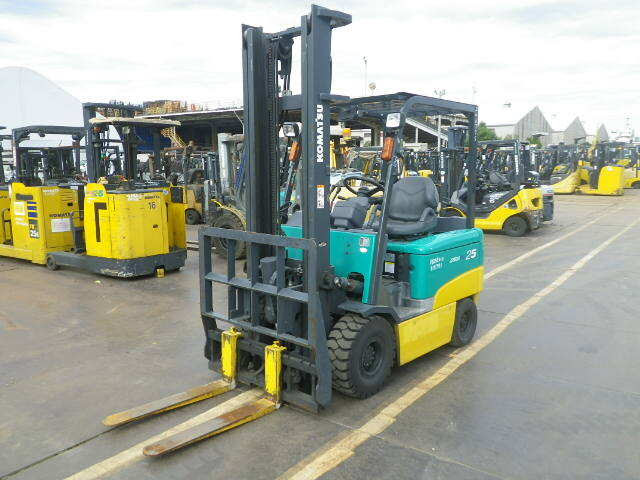 Xe nâng điện Komatsu 2.5 tấn FB25EX-11 Seri 818781, sản xuất năm 2010