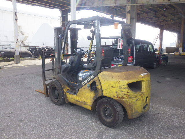 Xe nâng dầu KOMATSU 3.0 tấn FD30T-17 Seri 323866, sản xuất năm 2013