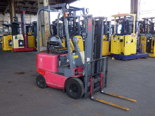 Xe nâng điện Nichiyu 700kg sản xuất 2010