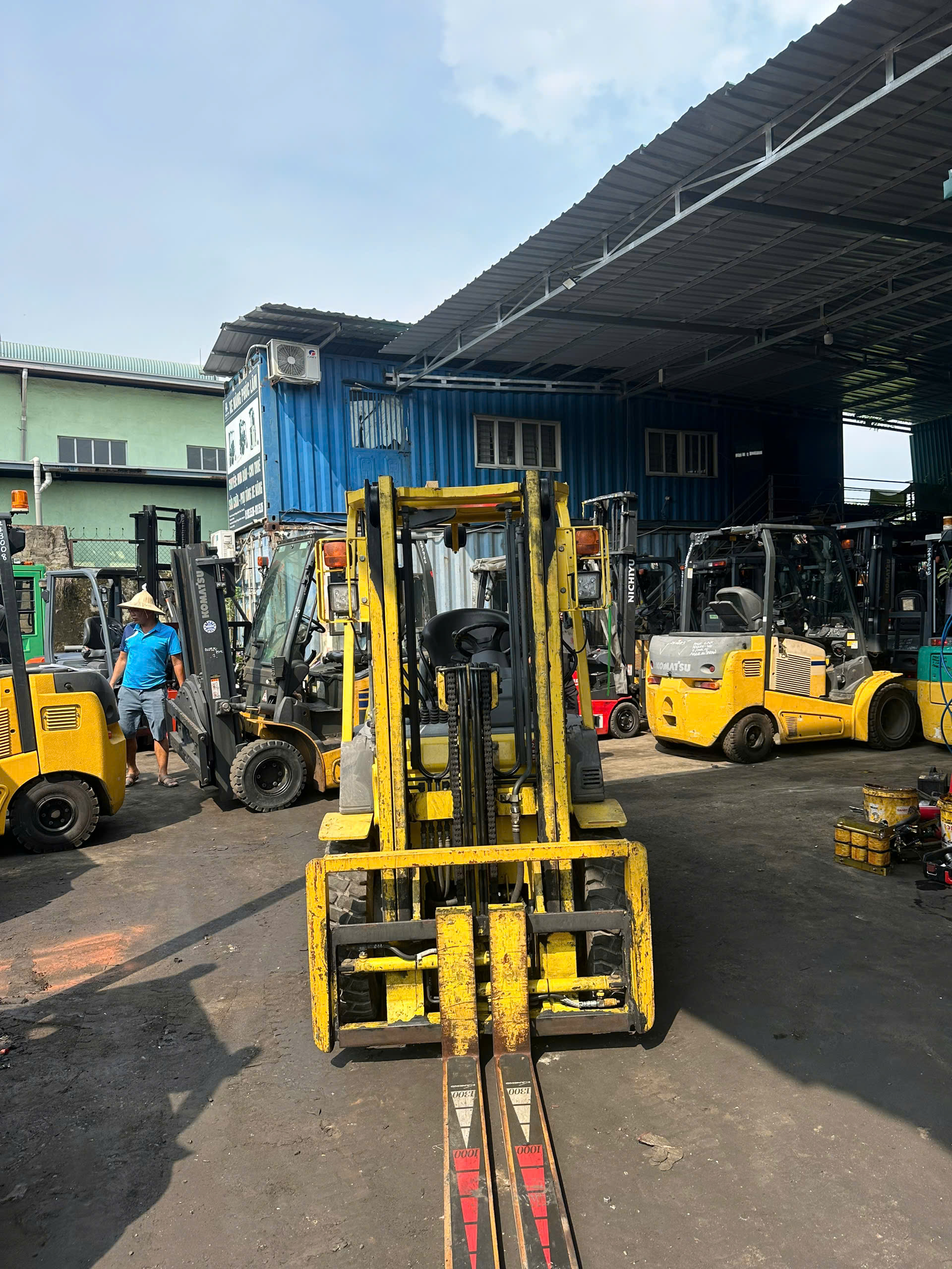 Xe nâng dầu Komatsu 2.5 tấn FD25T-16 (720729), sản xuất năm 2006
