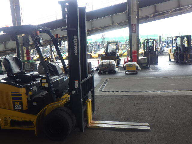 Xe nâng điện KOmatsu 2.5 tấn , model FE25-1