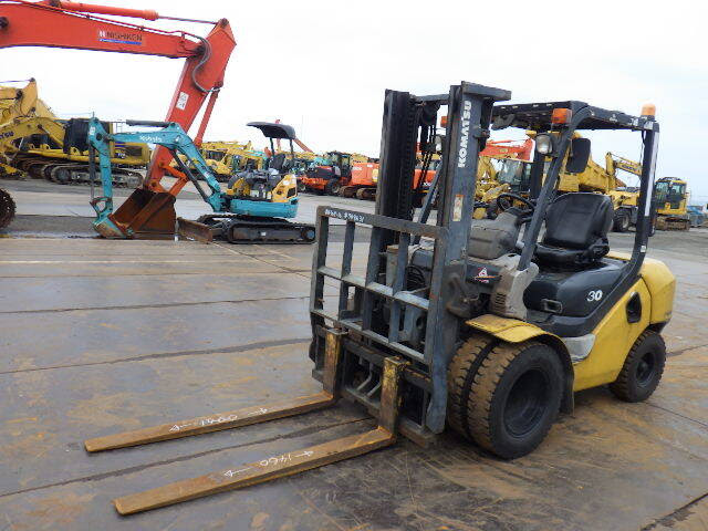 Xe nâng dầu Komatsu 3.0 tấn FD30T-16 (748631), sản xuất năm 2009