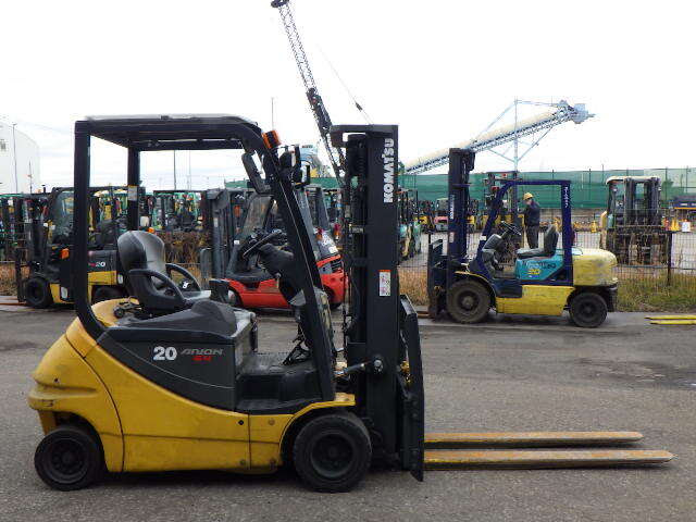 Xe nâng điện Komatsu 2.0 tấn FB20A-12 chui công
