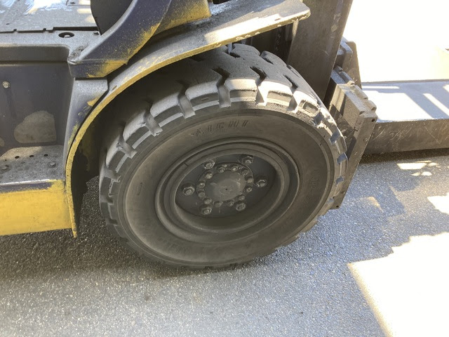 Xe nâng dầu Komatsu 4 tấn FD40T (102499), sản xuất năm 2000