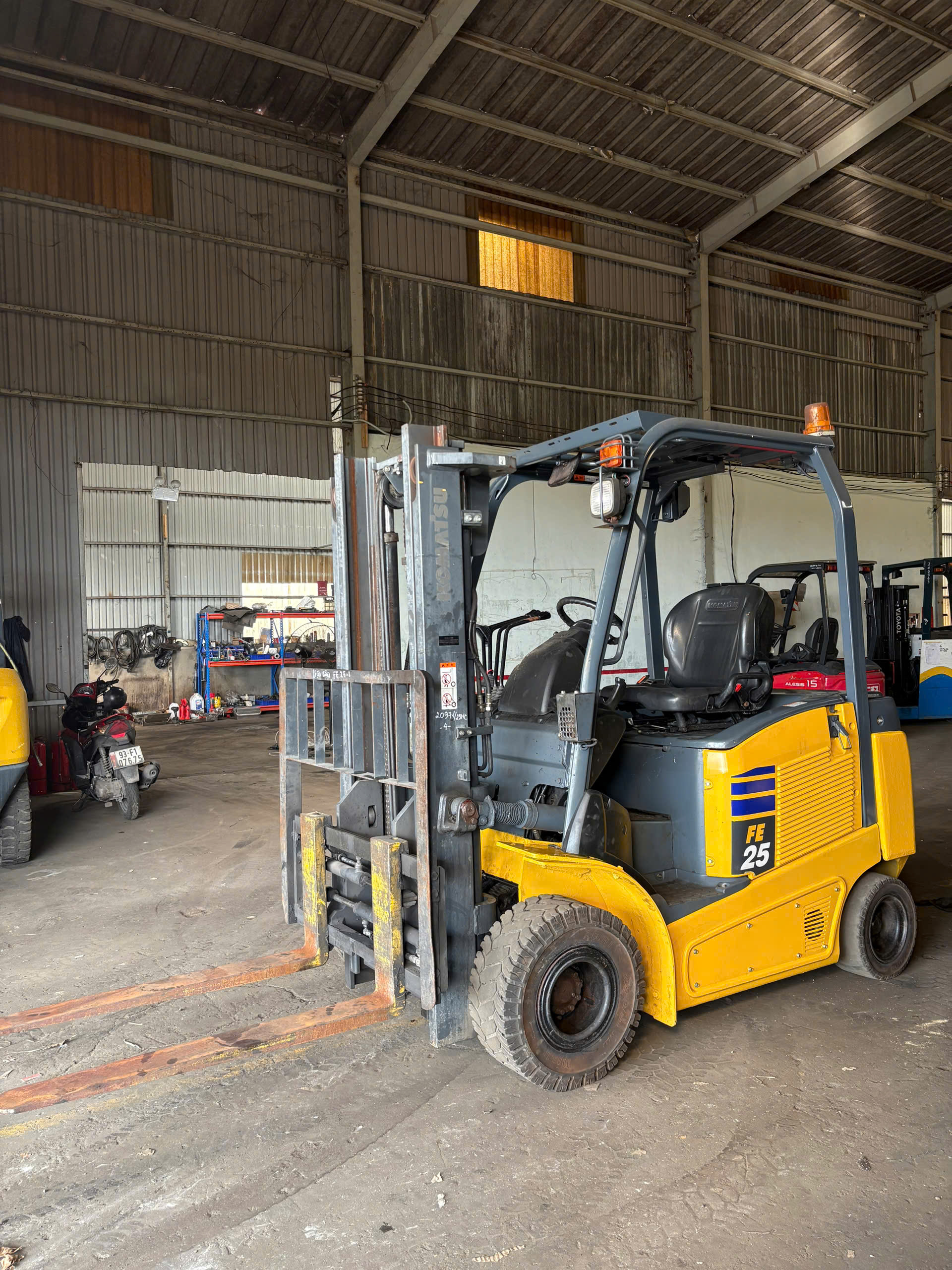 Xe nâng điện Komatsu 2.5 tấn FE25-1 (310542), sản xuất năm 2021