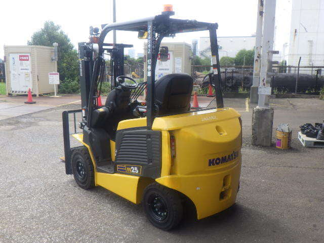 Xe nâng điện KOMATSU 2.5 tấn FE25-2 Seri 323507, Sản Xuất Năm 2023