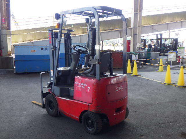 Xe nâng điện Nichiyu 700kg sản xuất 2010