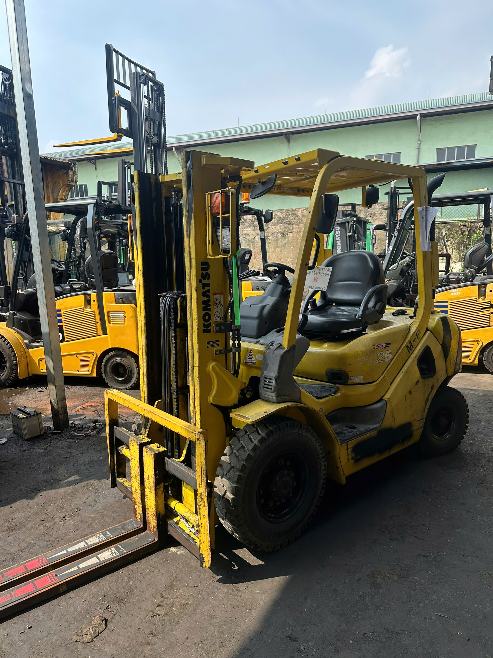 Xe nâng dầu Komatsu 2.5 tấn FD25T-16 (720729), sản xuất năm 2006