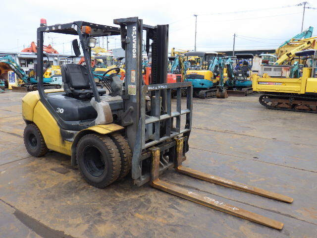Xe nâng dầu Komatsu 3.0 tấn FD30T-16 (748631), sản xuất năm 2009