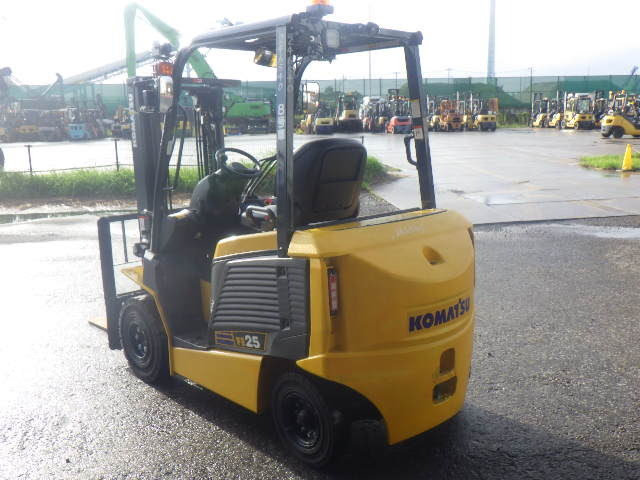 Xe nâng điện KOMATSU 2.5 tấn FE25-2 Seri 323495, Sx năm 2023