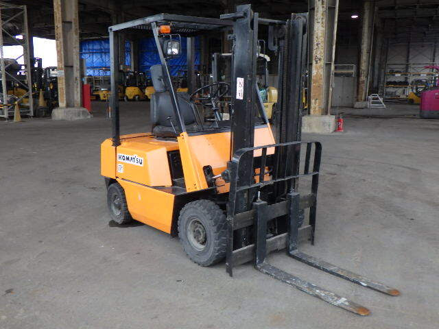 Xe nâng xăng Komatsu 2.5 tấn FG15L (130909)