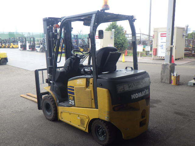 Xe nâng Komatsu 2.5 tấn FE25-1 (303770) sản xuất năm 2017