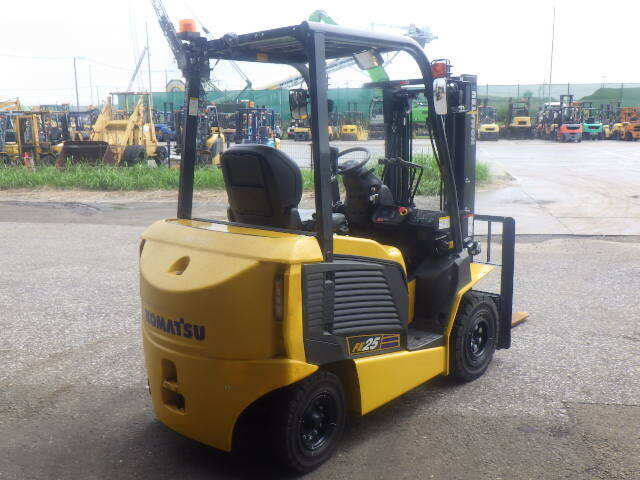 Xe nâng điện KOMATSU 2.5 tấn FE25-2 Seri 323507, Sản Xuất Năm 2023