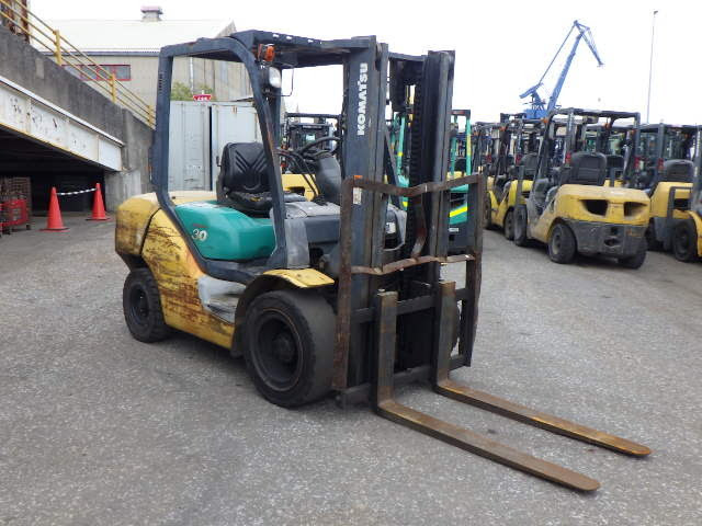 Xe nâng dầu Komatsu 3 tấn FD30T-15 (573387), sản xuất năm 2003