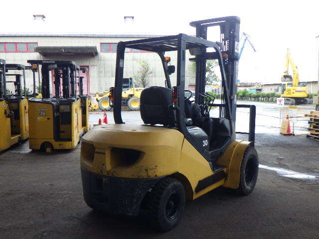 Xe nâng dầu KOMATSU 3.0 tấn FD30C-17 Seri 331160, Sx năm 2014 (1)