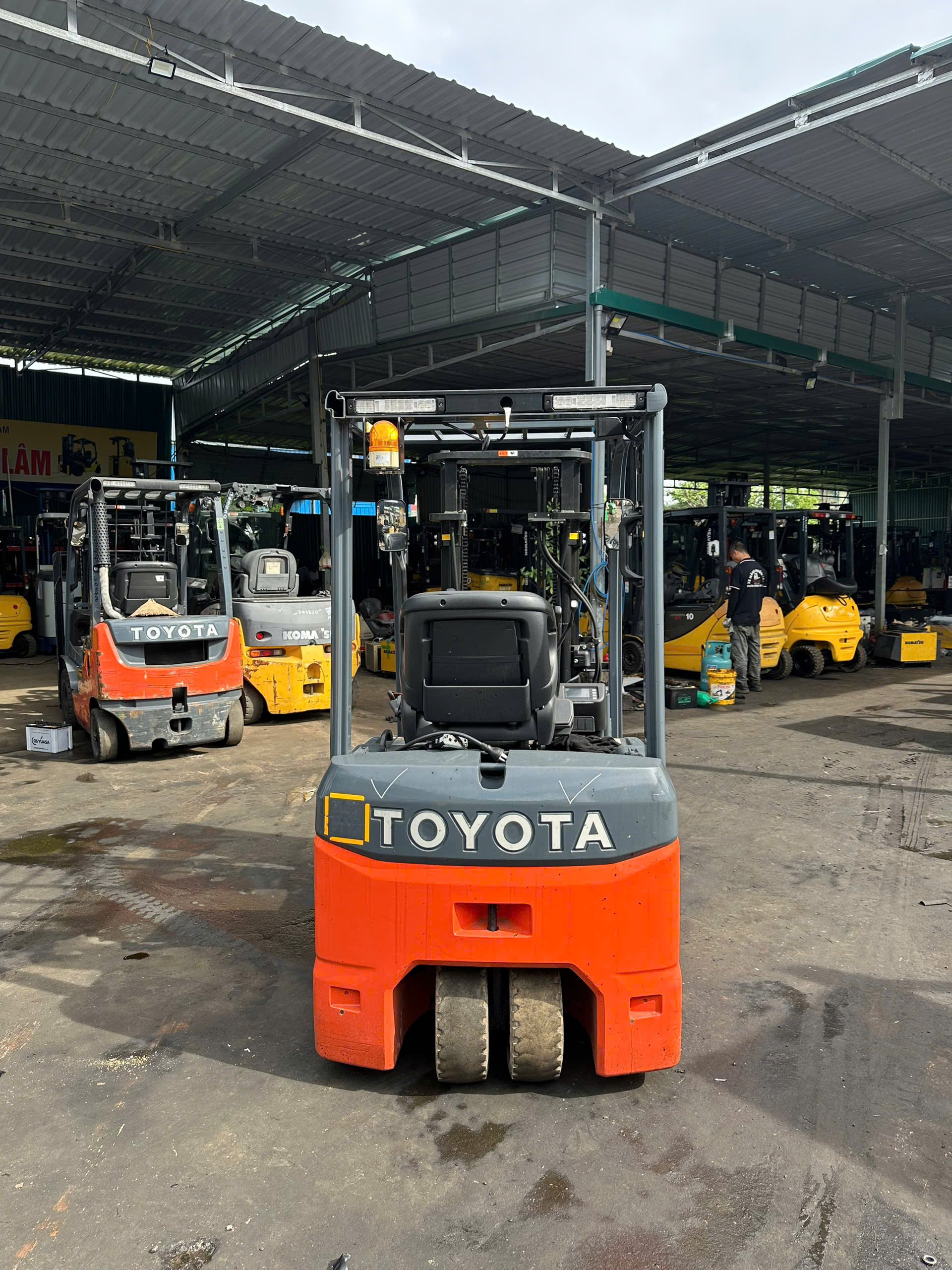 Xe nâng điện Toyota 1.5 tấn 8FBE15 (69127), sản xuất năm 2022