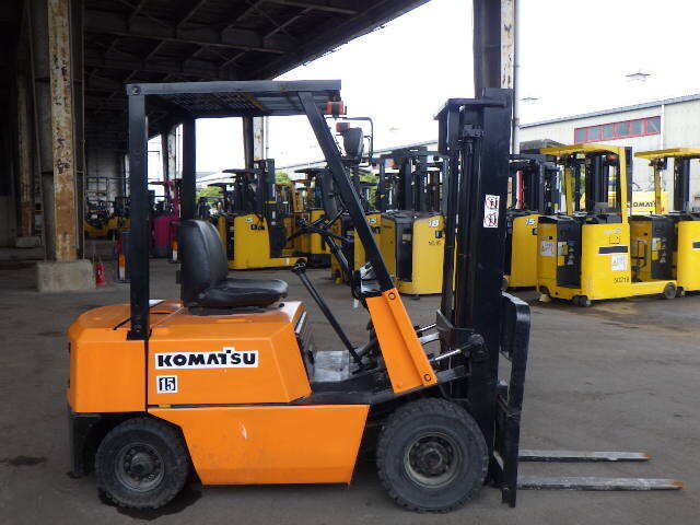 Xe nâng xăng Komatsu 2.5 tấn FG15L (130909)