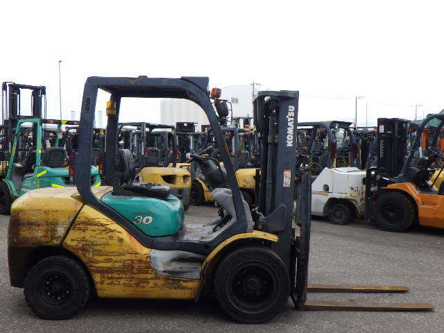 Xe nâng dầu Komatsu 3 tấn FD30T-15 (573387), sản xuất năm 2003