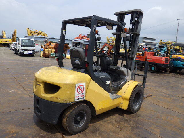 Xe nâng dầu Komatsu 3 tấn FD30T-17 (326440), sản xuất năm 2013