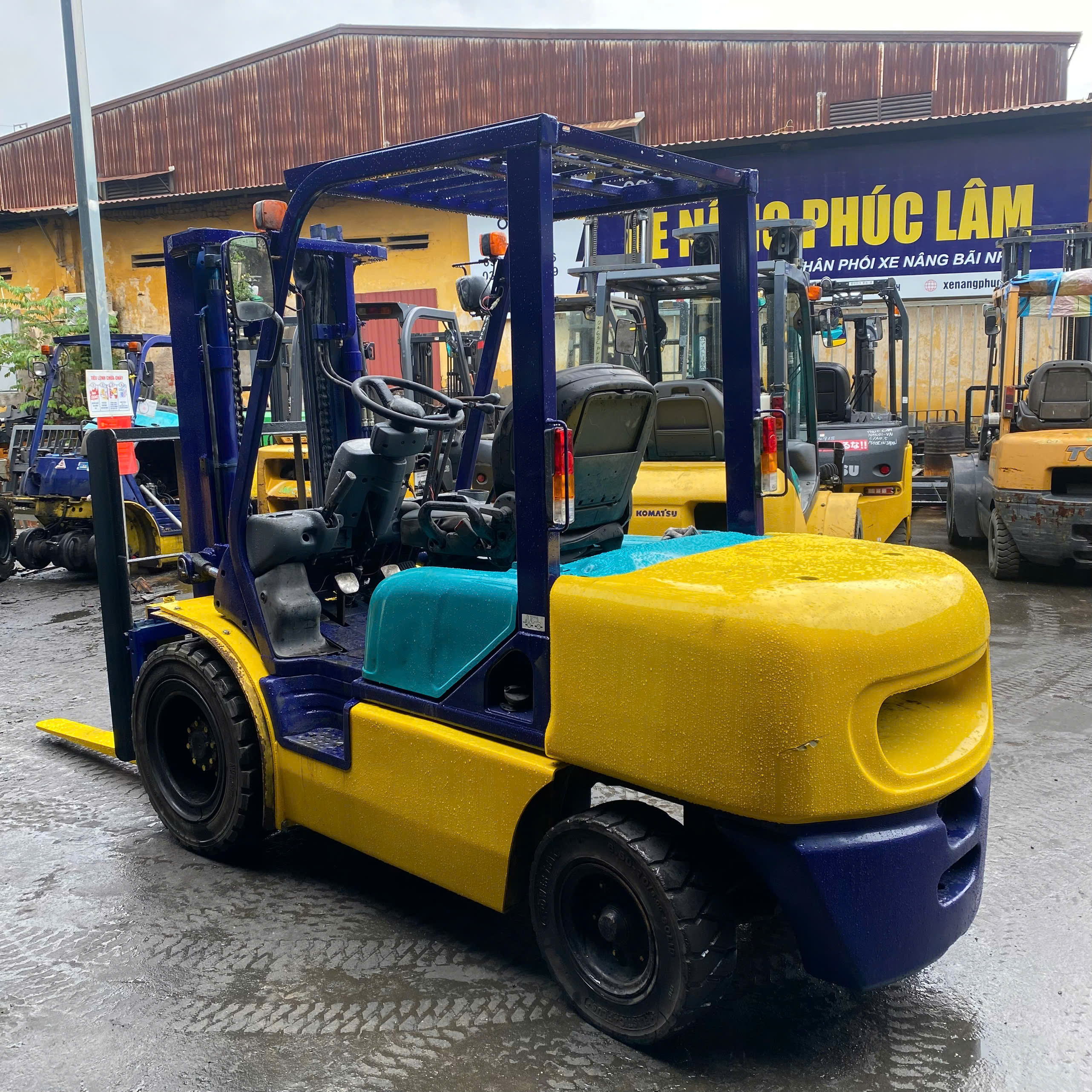Xe nâng dầu Komatsu 3 tấn FD30HW-12 (527194), sản xuất năm 1998