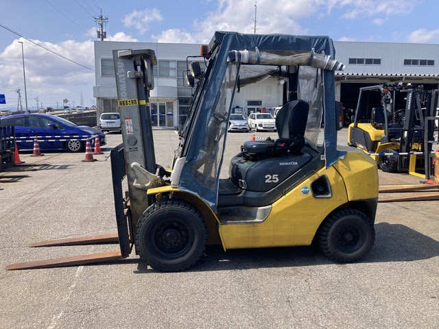 Xe nâng dầu Komatsu 2.5 tấn  FD25HT-17 sản xuất năm 2013