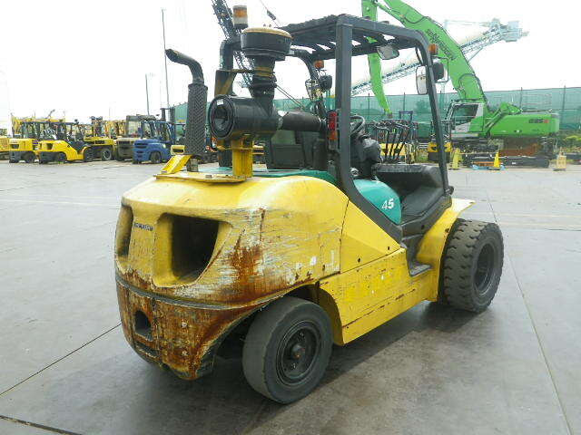 Xe nâng dầu KOMATSU 4.5 tấn FD45T-10 Seri 134647, sản xuất năm 2010