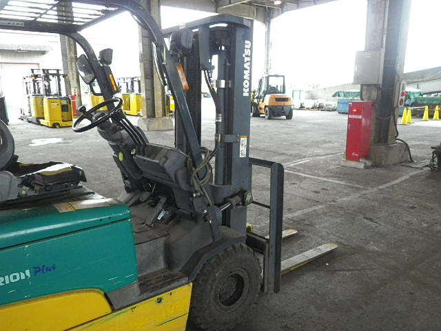 Xe nâng điện Komatsu 2 tấn FB20EXL-11 sản xuất năm 2005