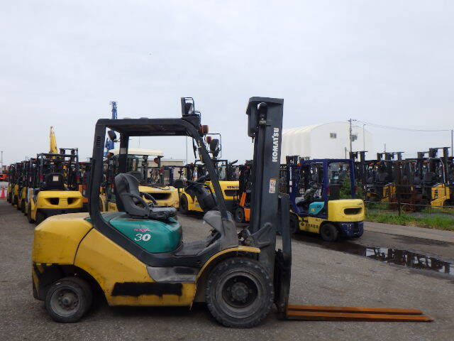 Xe nâng dầu Komatsu 3.0 tấn FD30-16 (715405) sản xuất năm 2006