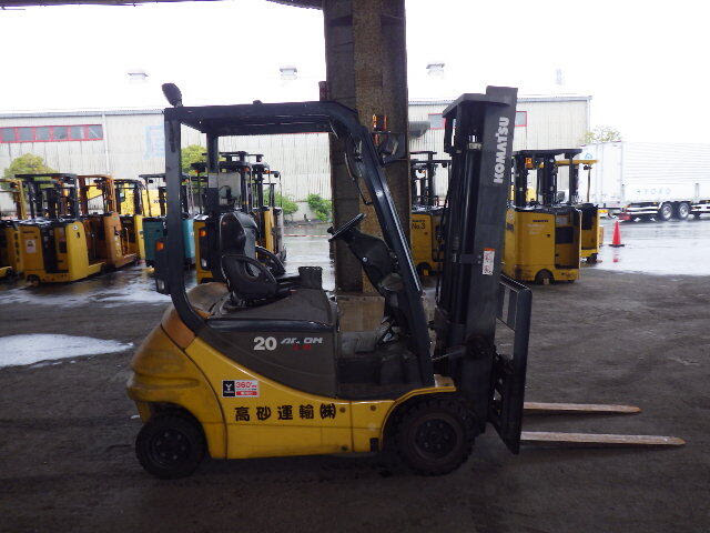 Xe nâng Komatsu 2.0 tấn FB20A-12 sản xuất năm 2013